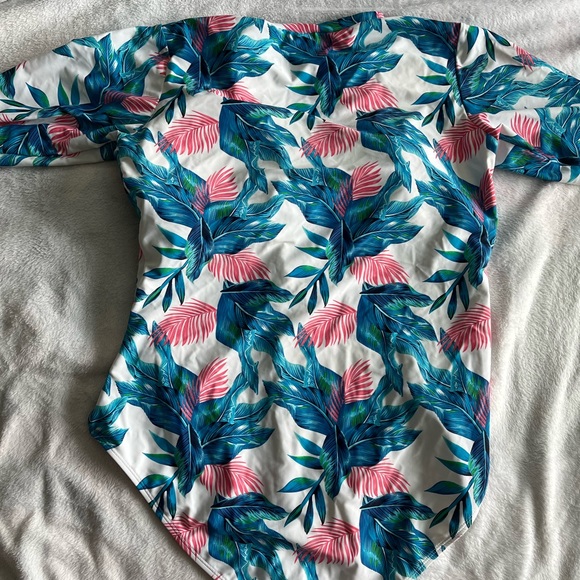 Sleeved bathing suit - Picture 3 of 6